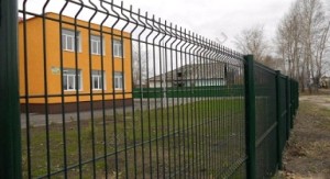 Наша бригада установит забор из сетки на винтовых сваях за 1-2 дня Наша бригада установит забор из сетки на винтовых сваях за 1-2 дня